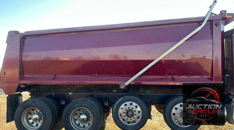 2019 Peterbilt 567  dump truck