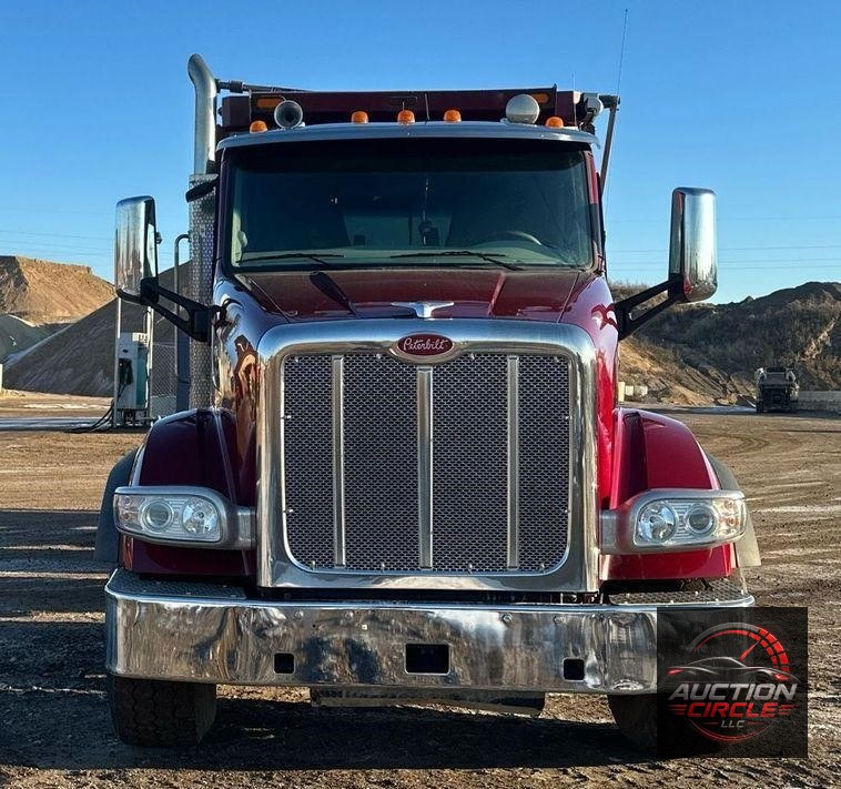 2019 Peterbilt 567  dump truck