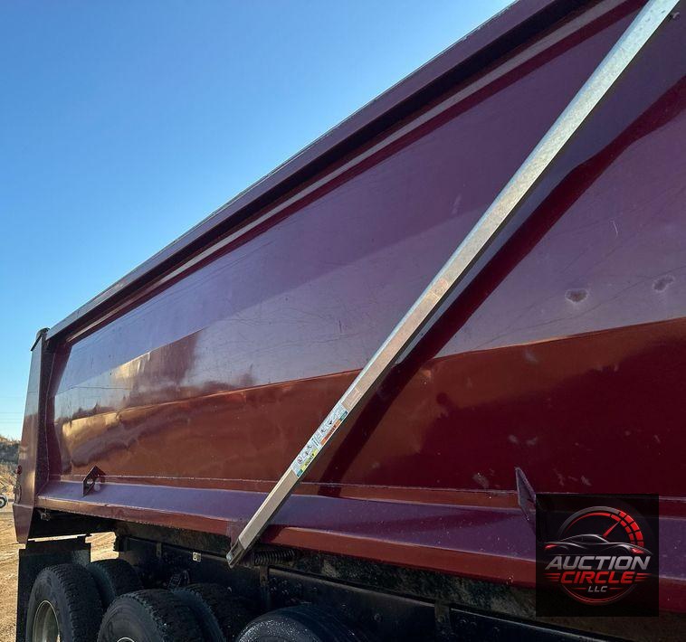 2019 Peterbilt 567  dump truck