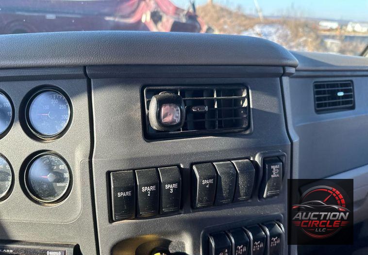 2019 Peterbilt 567  dump truck