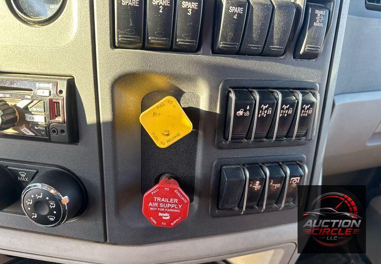2019 Peterbilt 567  dump truck