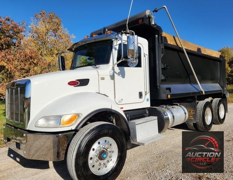 2015 Peterbilt 348  dump truck