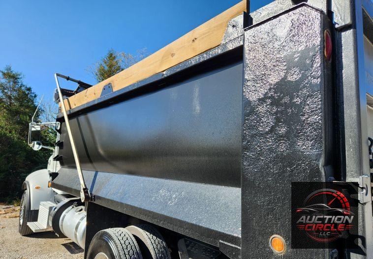 2015 Peterbilt 348  dump truck
