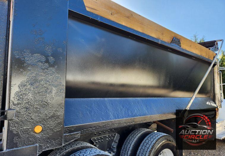2015 Peterbilt 348  dump truck