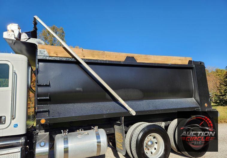 2015 Peterbilt 348  dump truck