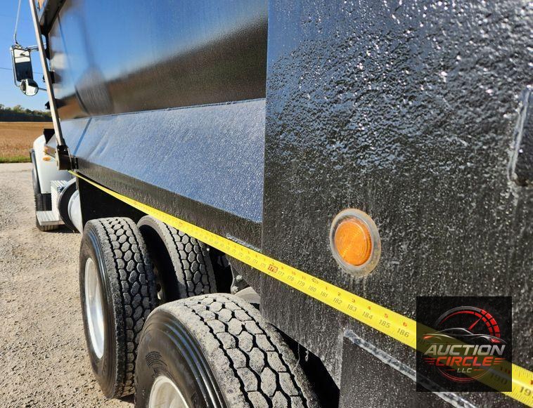 2015 Peterbilt 348  dump truck