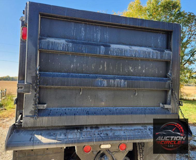 2015 Peterbilt 348  dump truck