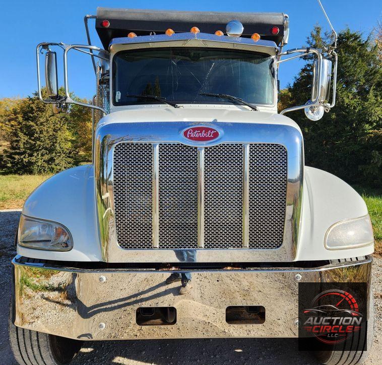 2015 Peterbilt 348  dump truck