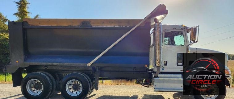 2015 Peterbilt 348  dump truck