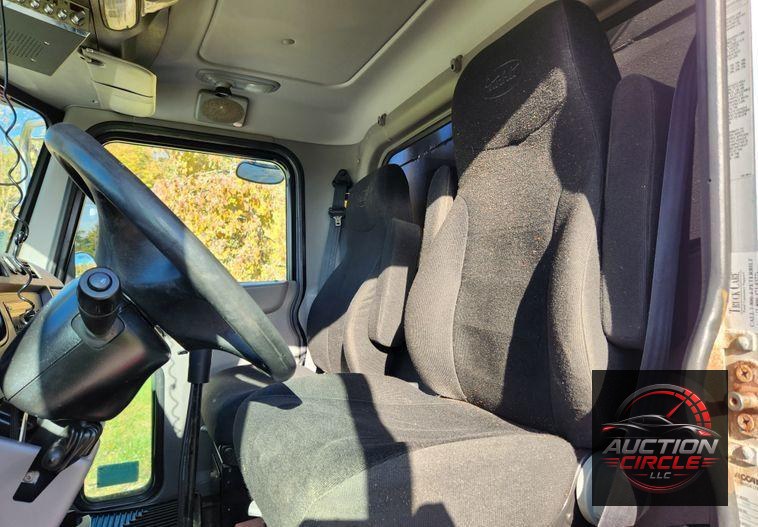 2015 Peterbilt 348  dump truck