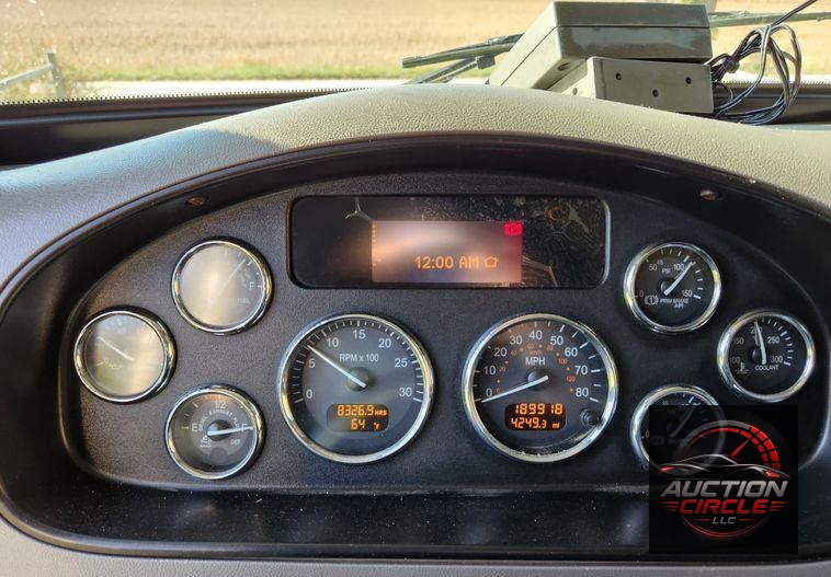 2015 Peterbilt 348  dump truck