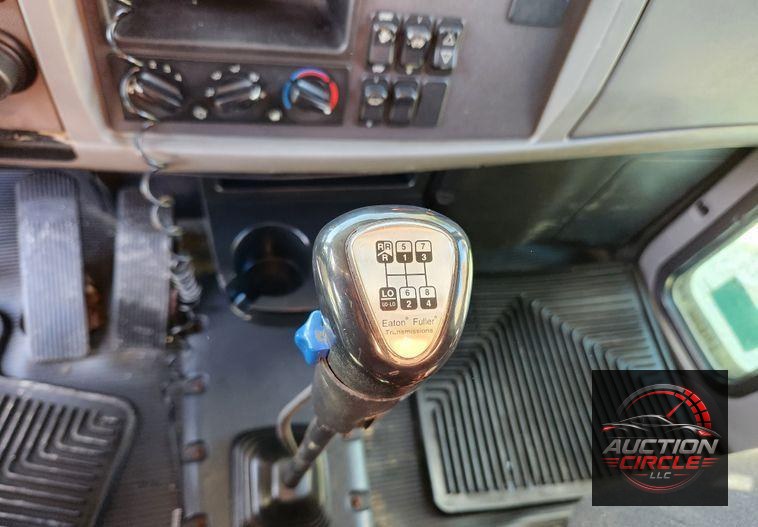 2015 Peterbilt 348  dump truck