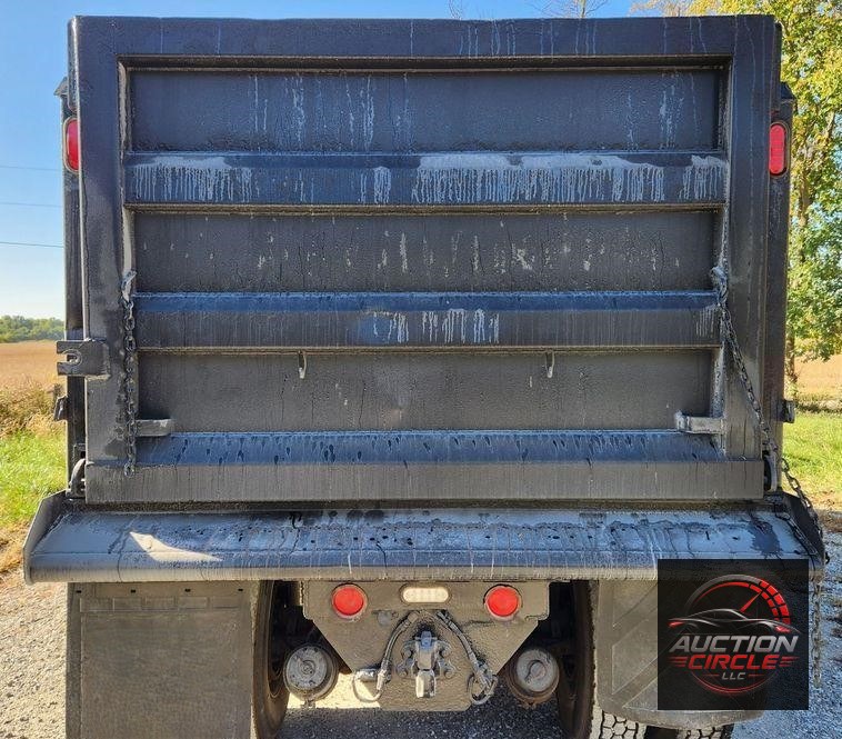 2015 Peterbilt 348  dump truck