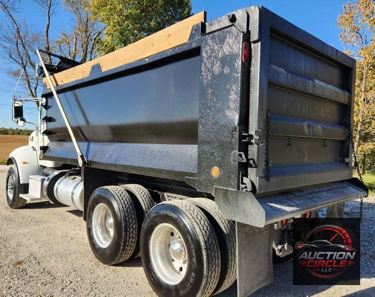 2015 Peterbilt 348  dump truck