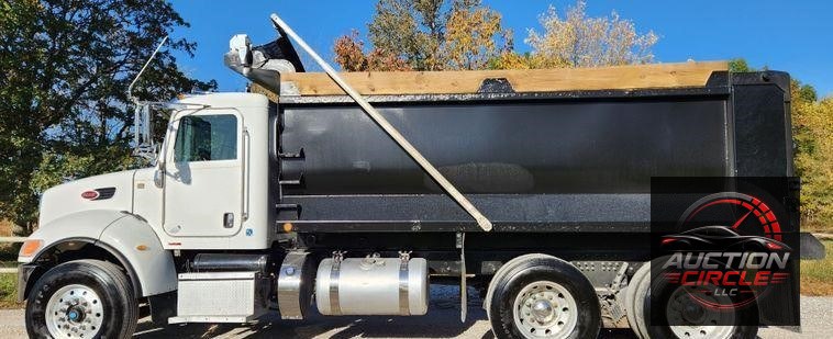 2015 Peterbilt 348  dump truck