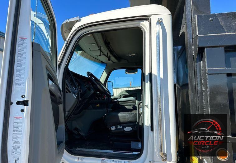 2021 Kenworth T880  dump truck