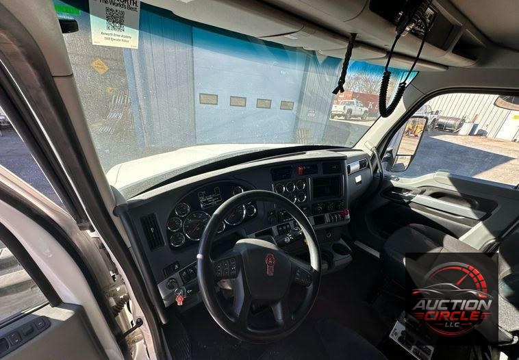 2021 Kenworth T880  dump truck