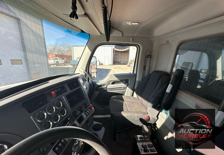 2021 Kenworth T880  dump truck