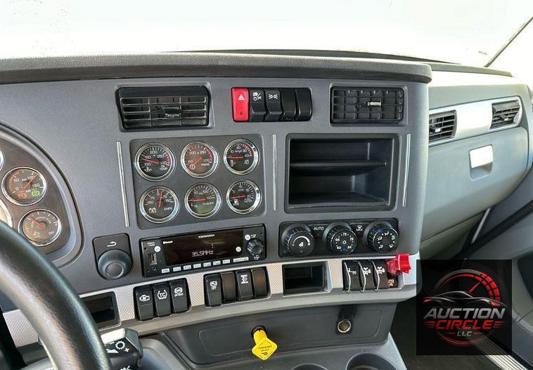 2021 Kenworth T880  dump truck