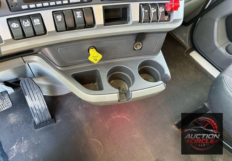 2021 Kenworth T880  dump truck