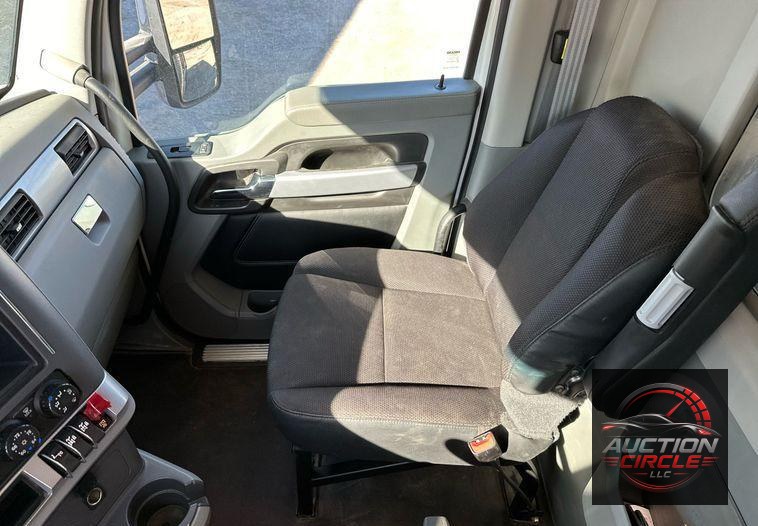 2021 Kenworth T880  dump truck
