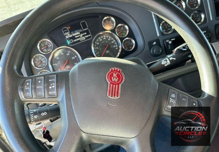 2021 Kenworth T880  dump truck