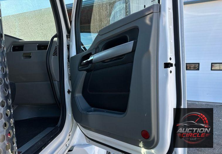 2021 Kenworth T880  dump truck