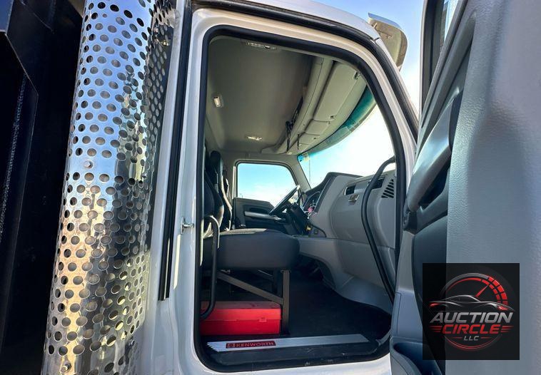 2021 Kenworth T880  dump truck