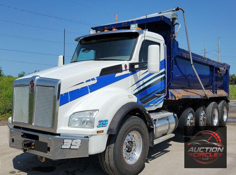 2016 Kenworth T880 dump truck