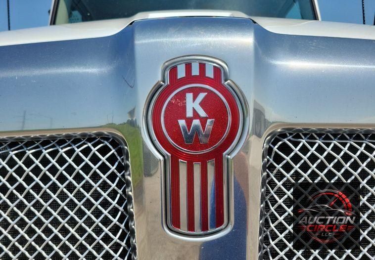 2016 Kenworth T880 dump truck