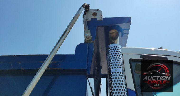 2016 Kenworth T880 dump truck