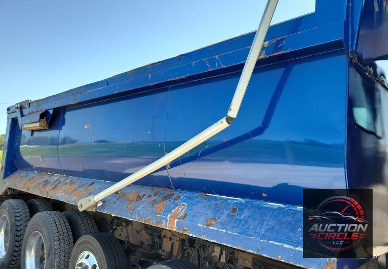 2016 Kenworth T880 dump truck