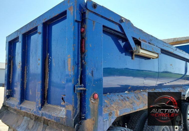 2016 Kenworth T880 dump truck