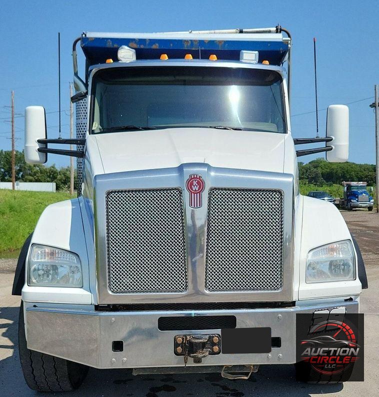 2016 Kenworth T880 dump truck
