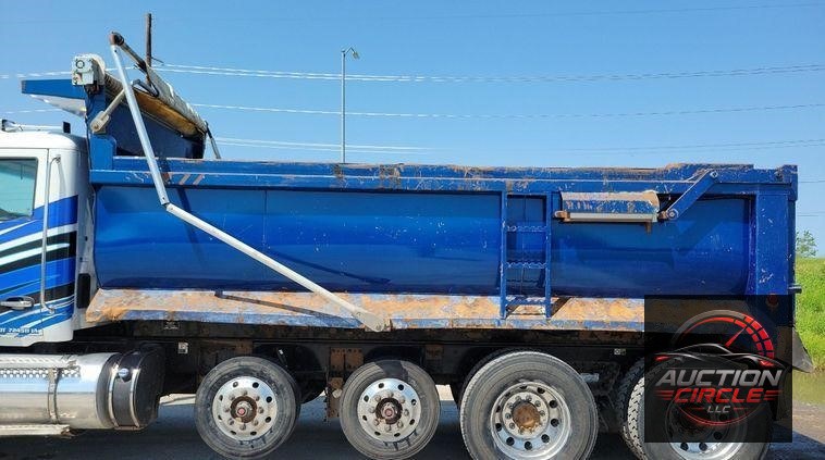2016 Kenworth T880 dump truck