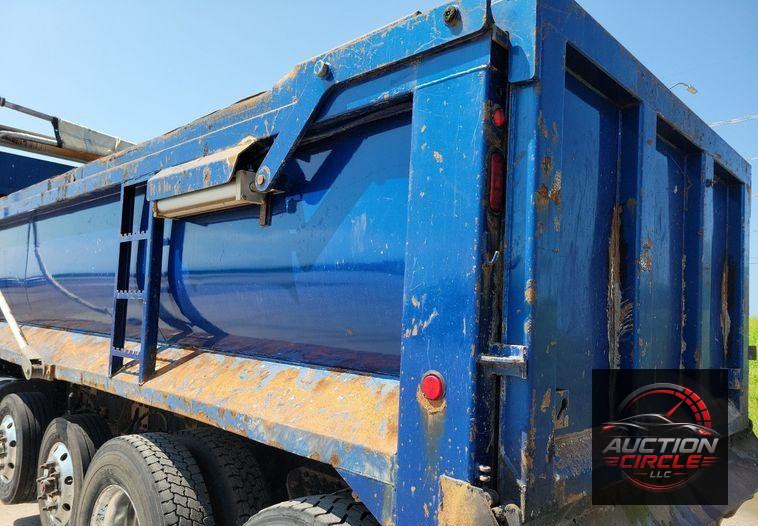 2016 Kenworth T880 dump truck