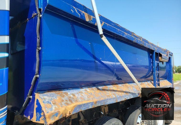 2016 Kenworth T880 dump truck
