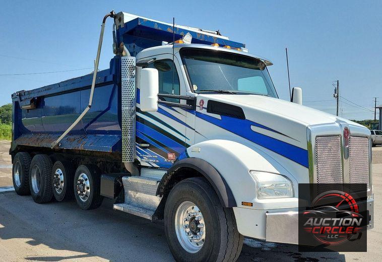 2016 Kenworth T880 dump truck