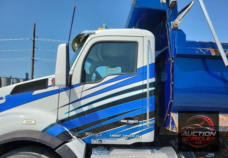 2016 Kenworth T880 dump truck