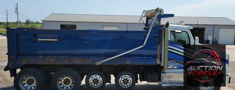 2016 Kenworth T880 dump truck