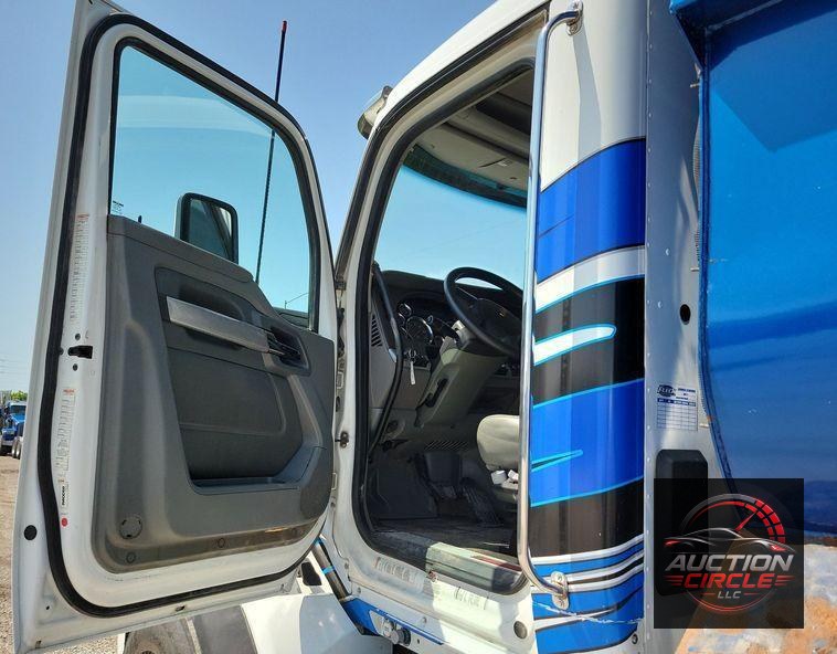 2016 Kenworth T880 dump truck