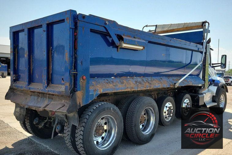 2016 Kenworth T880 dump truck