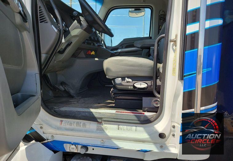 2016 Kenworth T880 dump truck
