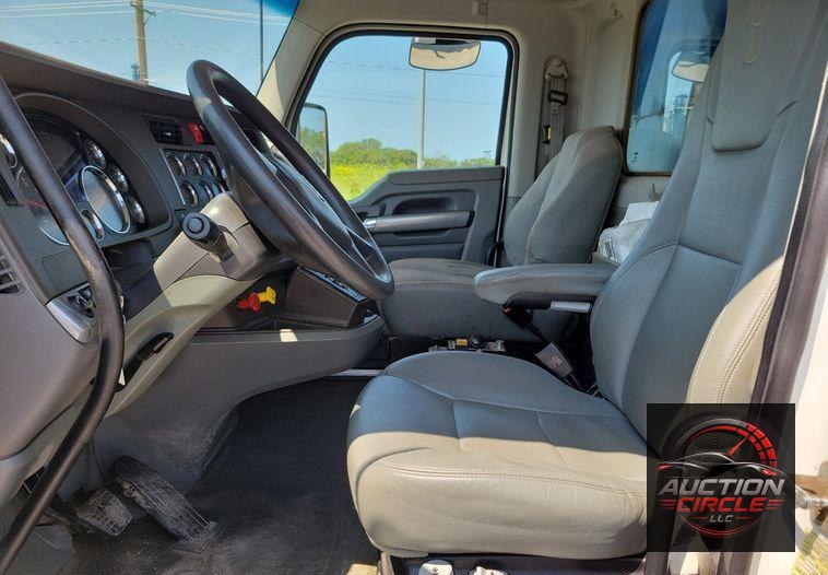 2016 Kenworth T880 dump truck
