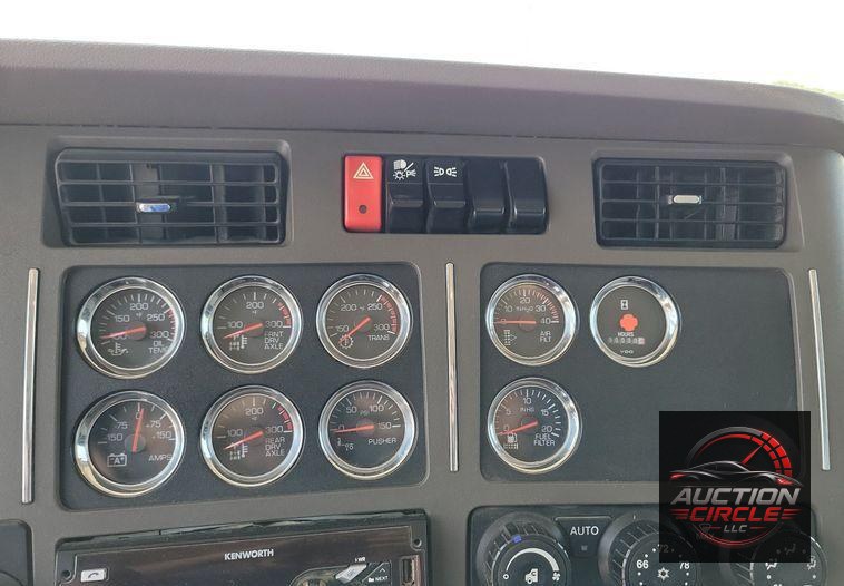 2016 Kenworth T880 dump truck
