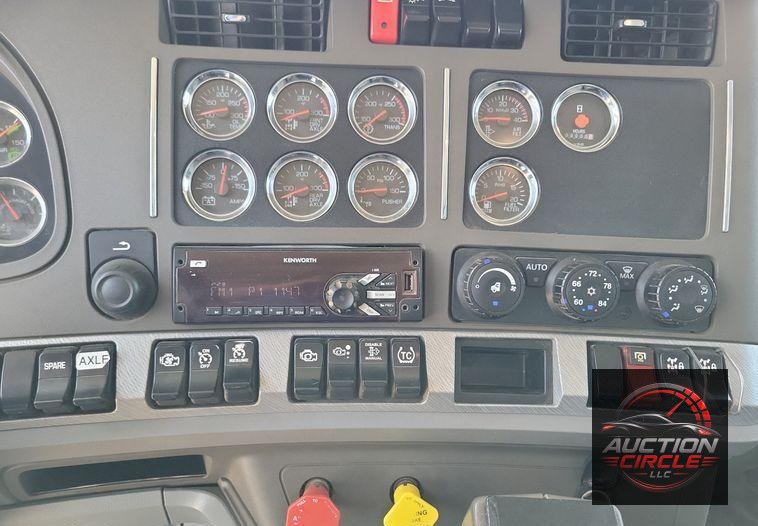 2016 Kenworth T880 dump truck