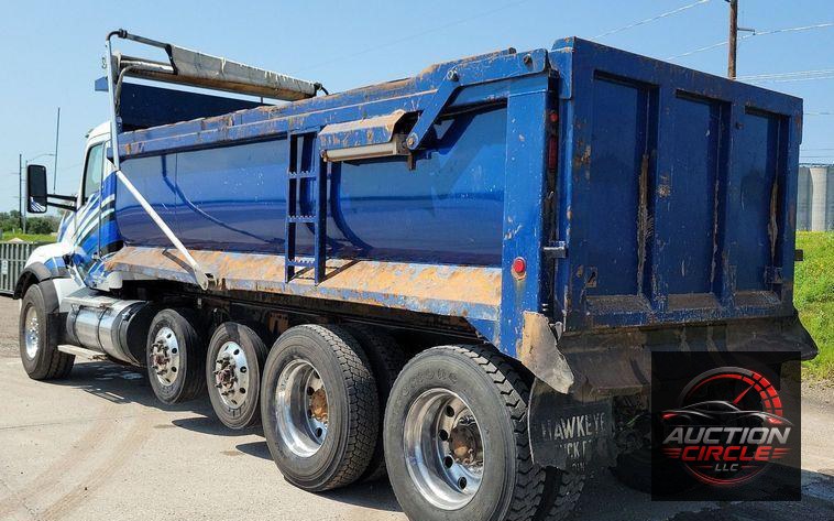 2016 Kenworth T880 dump truck