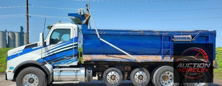 2016 Kenworth T880 dump truck