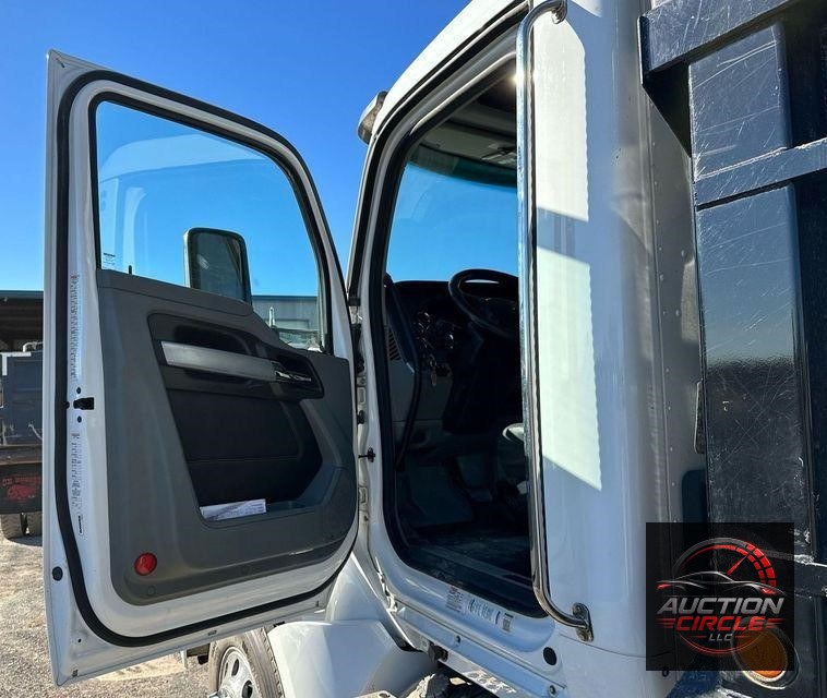 2021 Kenworth T880  dump truck
