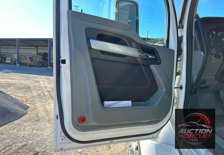2021 Kenworth T880  dump truck